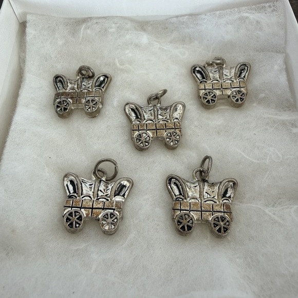 The Unbranded Brand Jewelry - Vintage Covered Wagon Charms 5 Pc Metal Travel Western Bracelet Pendants